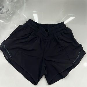 Lululemon Hotty Hot Running Shorts 2.5”